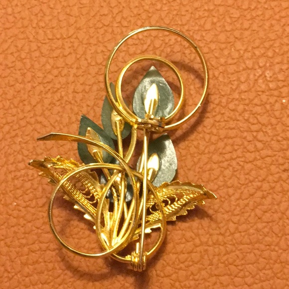 1960’s Jade Teardrop Flower Bouquet - Picture 2 of 4